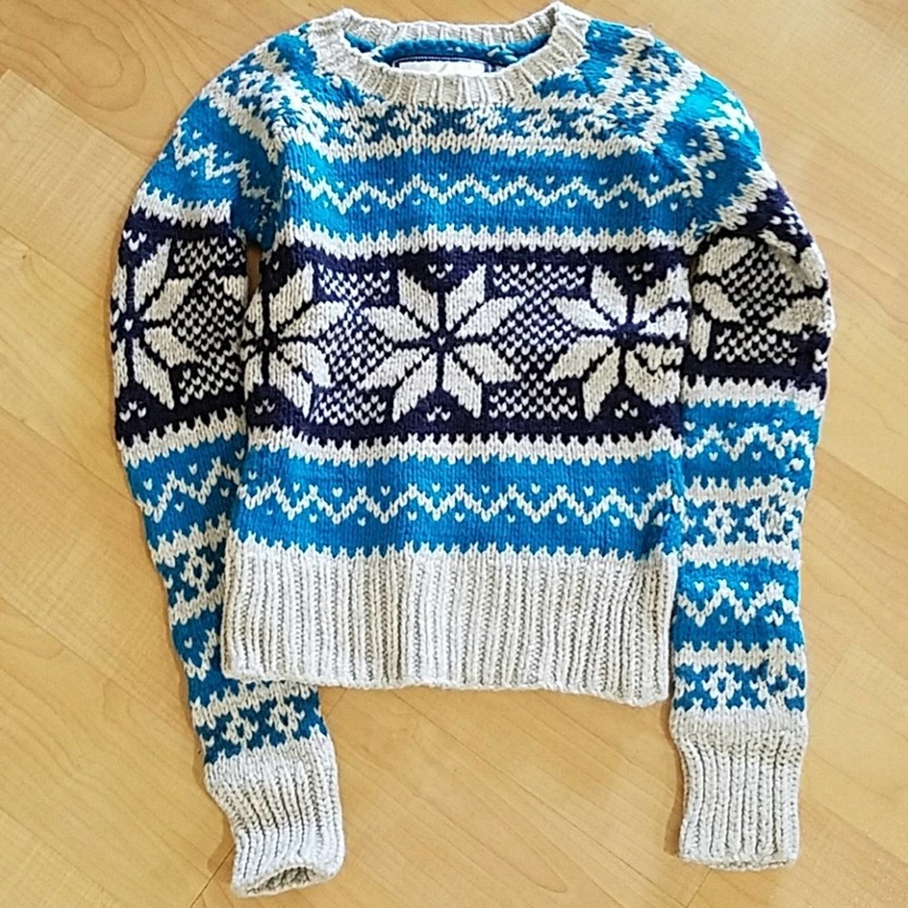 American Eagle Blue Snowflake Print Sweater Sz M